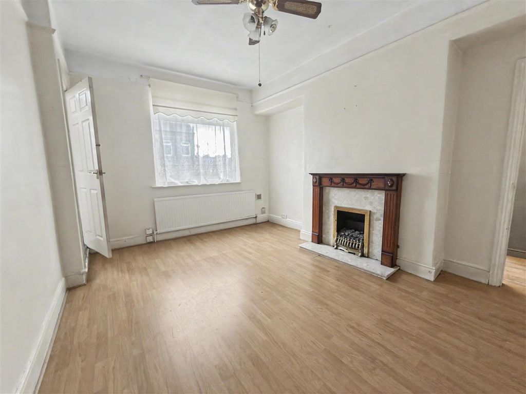Property photo 3 of 11 Dining Room