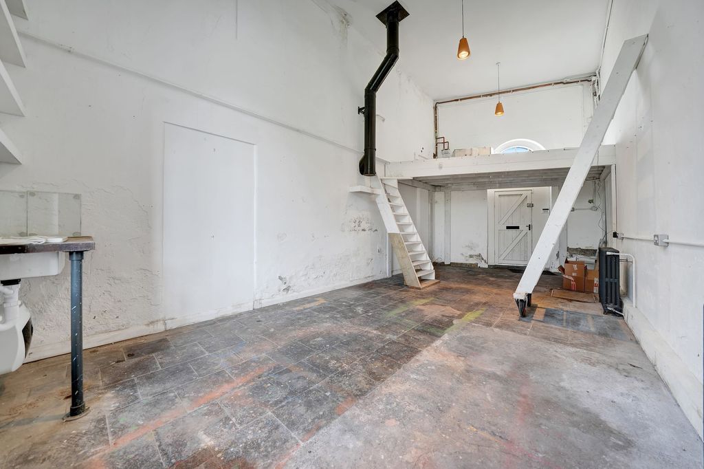 Property photo 3 of 5