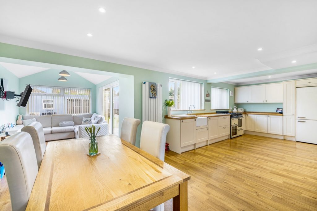 Property photo 2 of 28 28 Cavendish Drive (Boston)-17