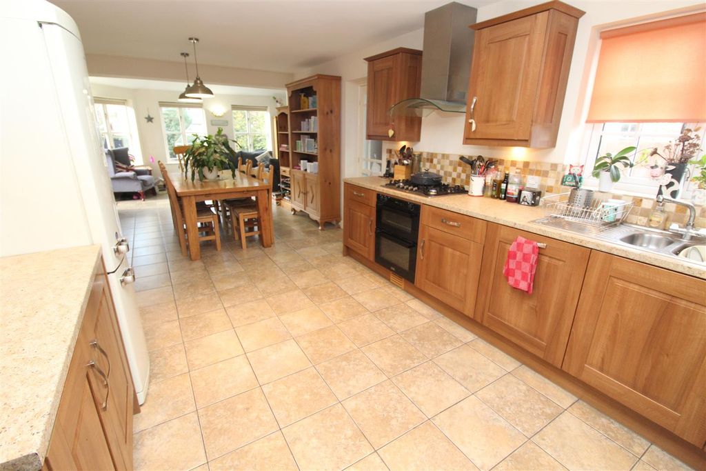 Property photo 3 of 18 Kitchen/Dining Room