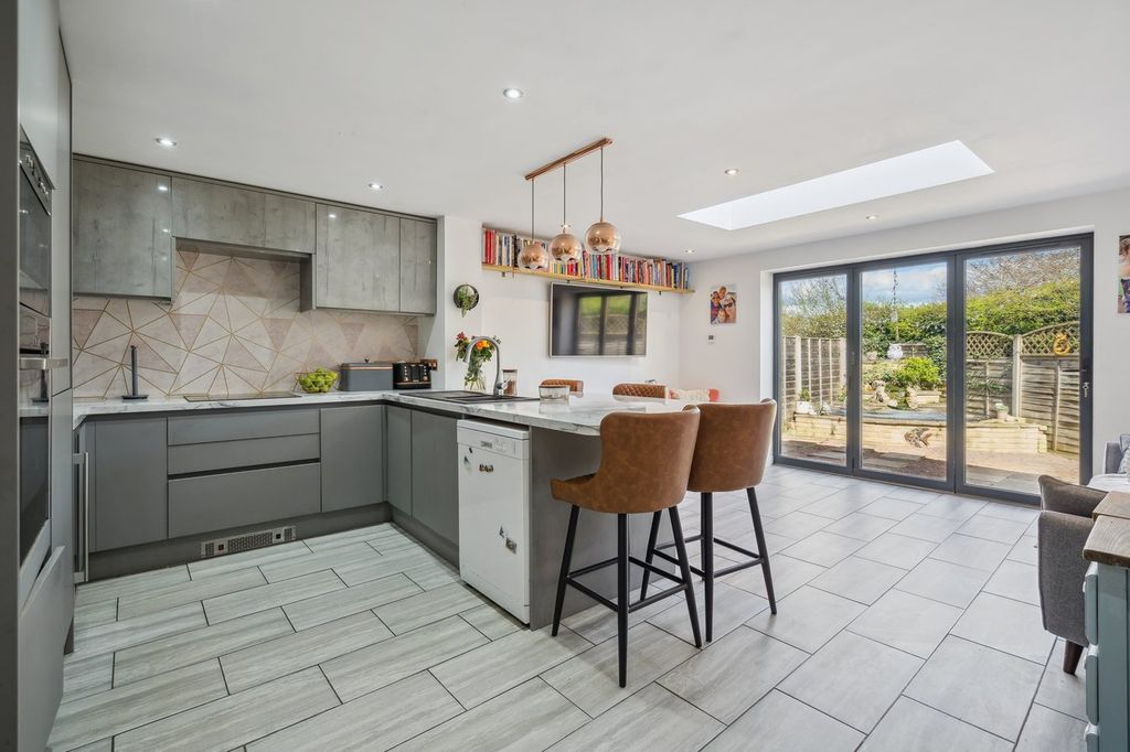 Property photo 3 of 29