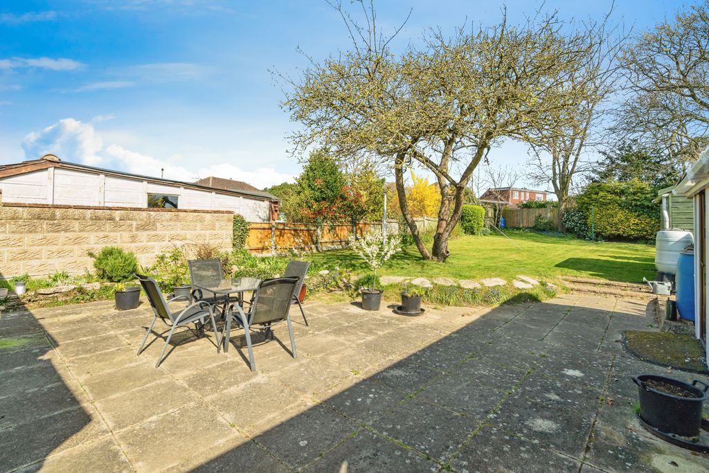 Property photo 3 of 19 Garden