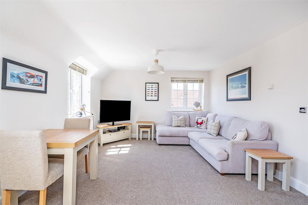Property photo 2 of 9 17 Foxley Drive_5.Jpg