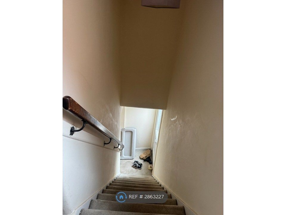 Property photo 2 of 7 Entrance Hall