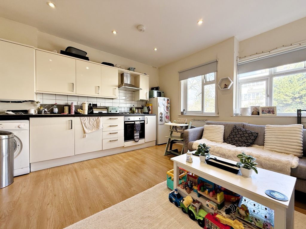 Property photo 2 of 8