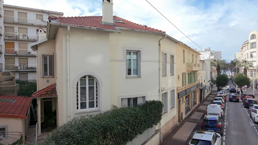 Property photo 1 of 3 Bourgeois Building – Juan-Les-Pins – 150 M From The Beaches
