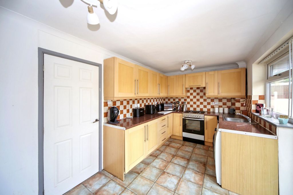 Property photo 3 of 20