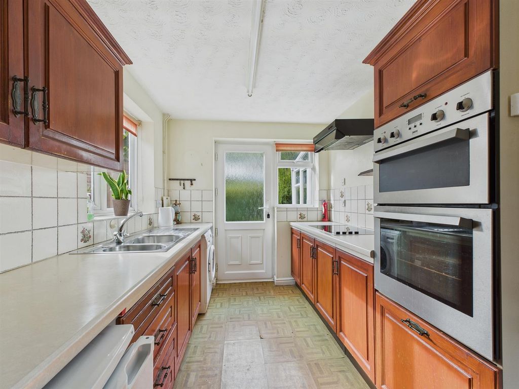 Property photo 3 of 14 Cam03972G0-Pr0137-Still005.Jpg