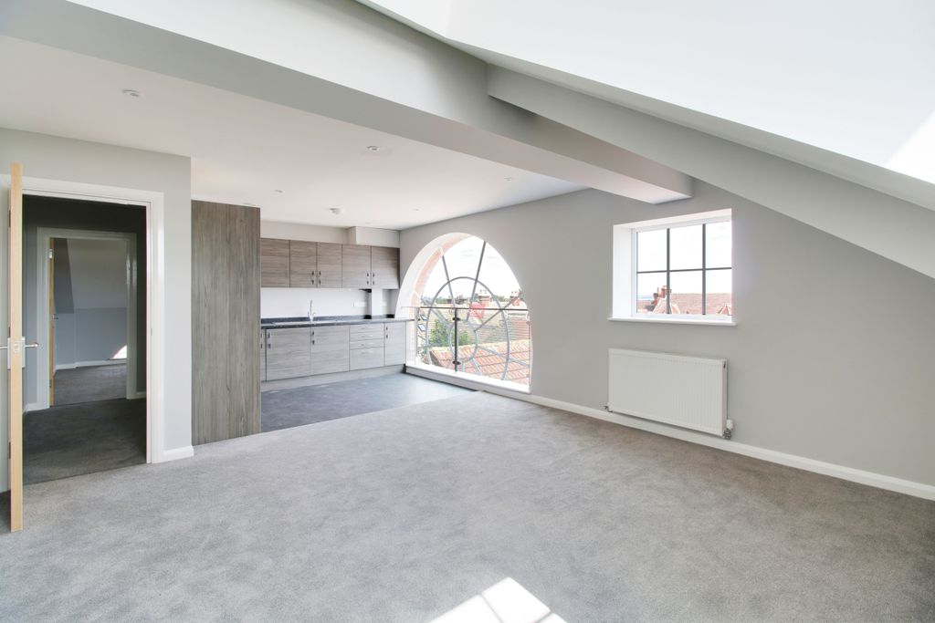 Property photo 2 of 13 Kitchen/Lounge