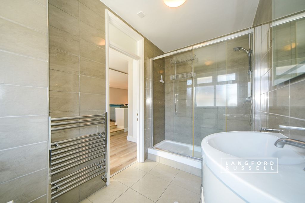 Property photo 3 of 8 Bathroom