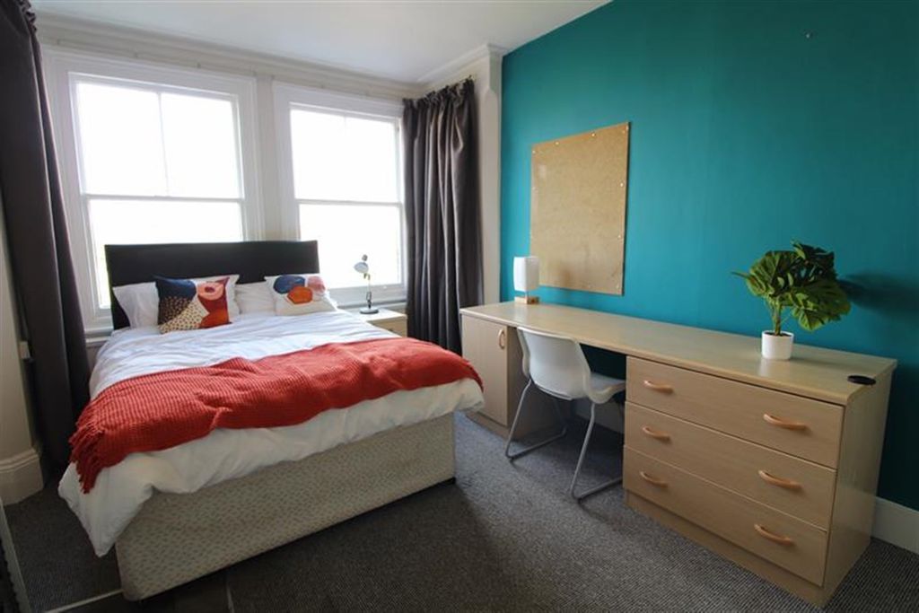 Property photo 3 of 10 Bed