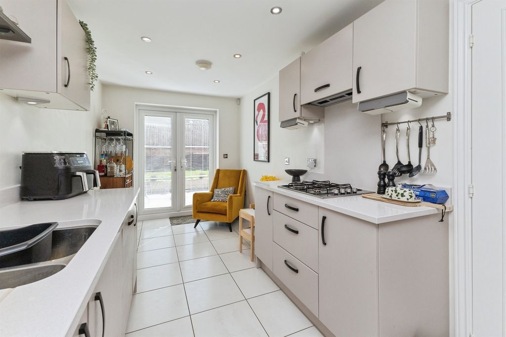 Property photo 3 of 17