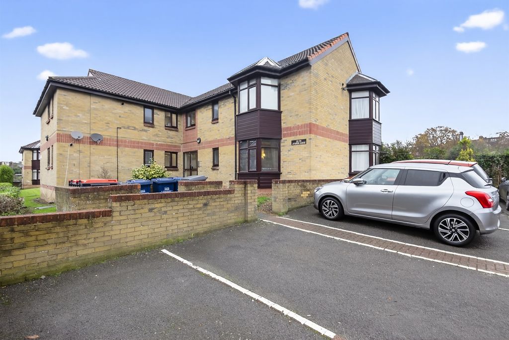 Property photo 1 of 11