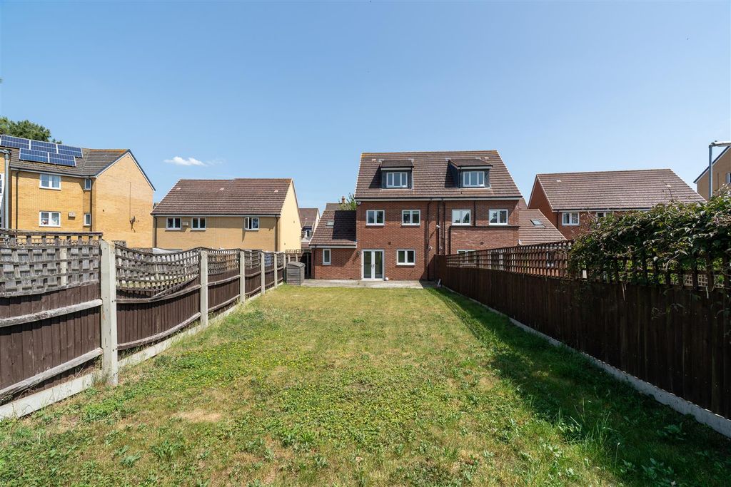 Property photo 2 of 24 36 Windmill Ln, Fulbourn,-08791.Jpg