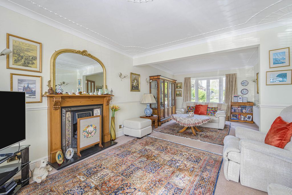 Property photo 2 of 33 Living Room