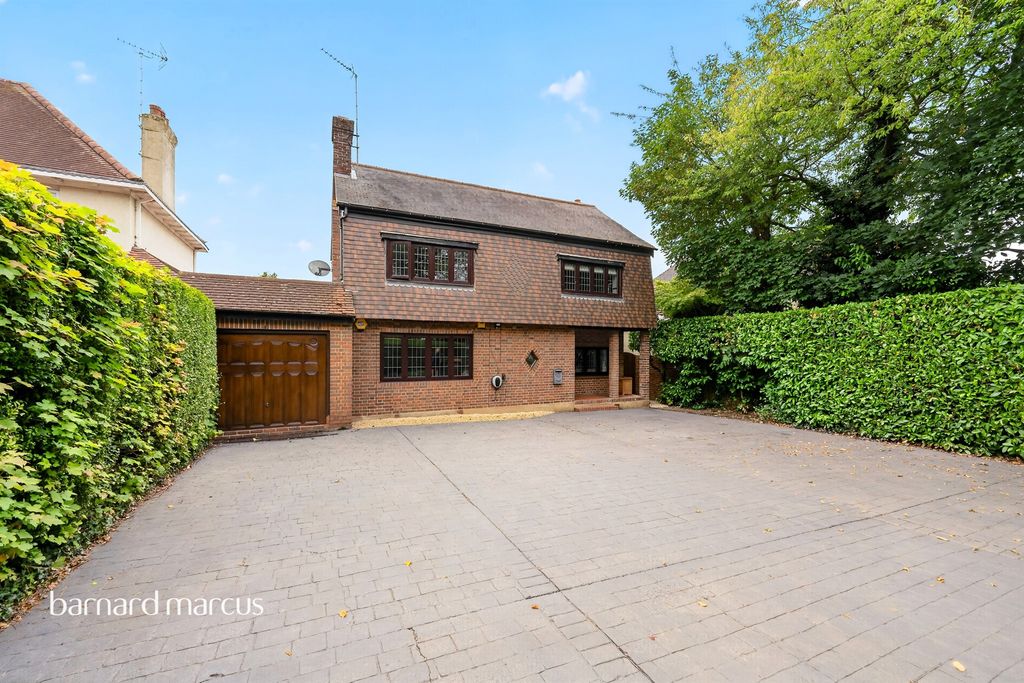 Property photo 1 of 18