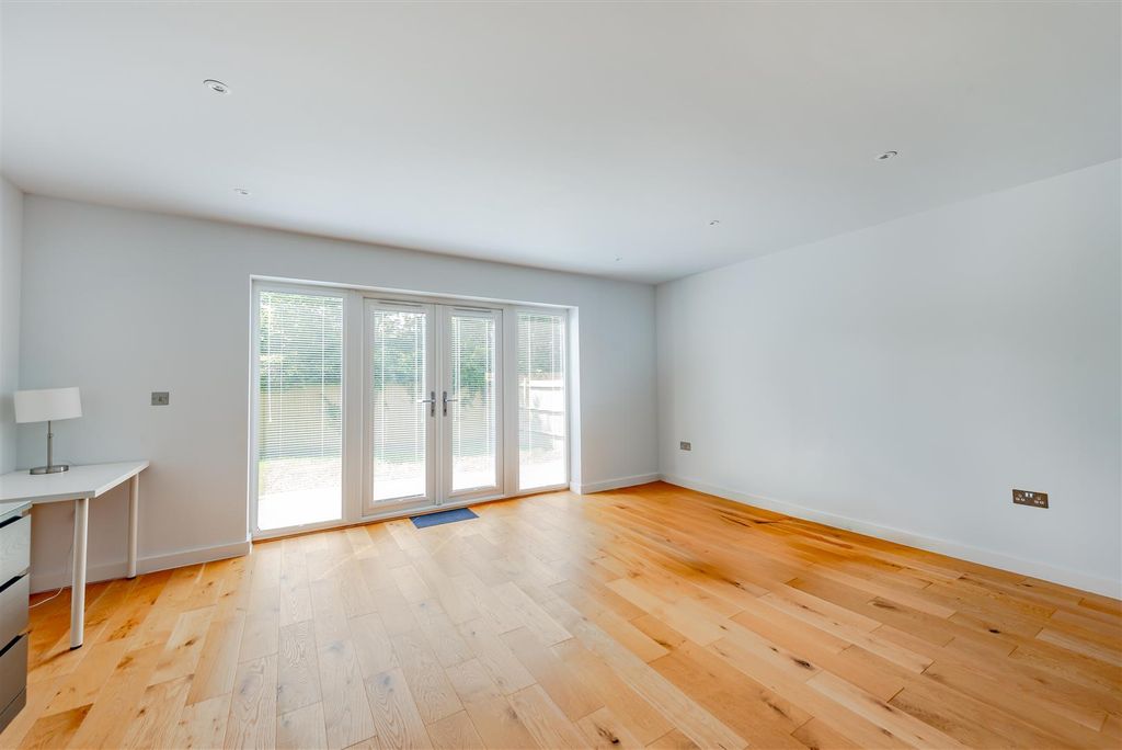Property photo 2 of 14 4 Maplewood 15.Jpg