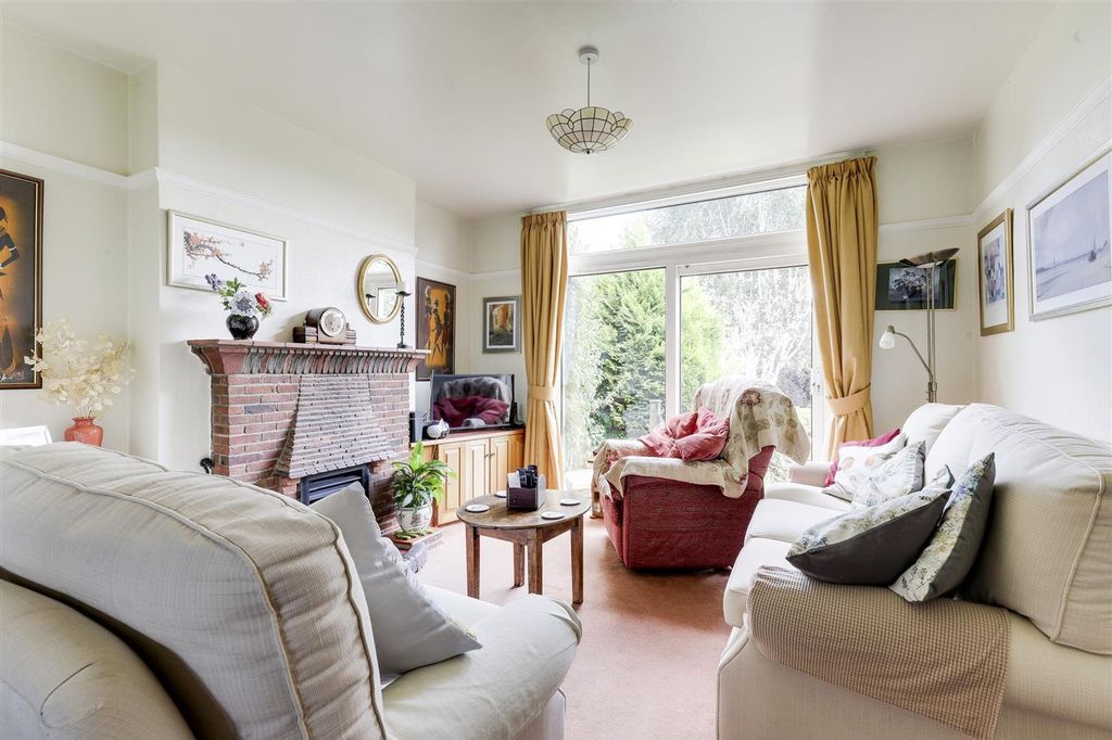 Property photo 2 of 27