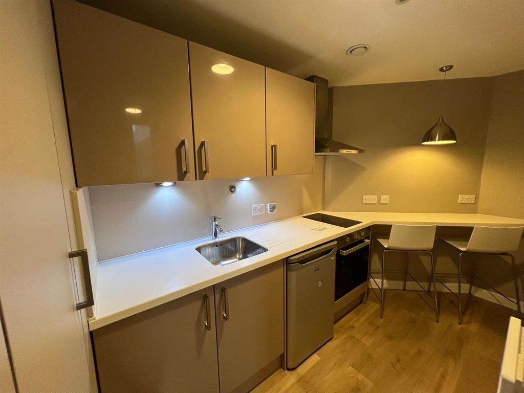 Property photo 1 of 9 Kitchen 2.Jpeg