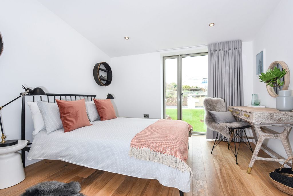 Additional image 4 of 2 bed flat for saleCarlyon Bay, St Austell PL25