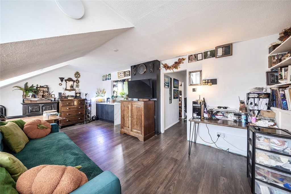 Property photo 2 of 21 Picture No. 17