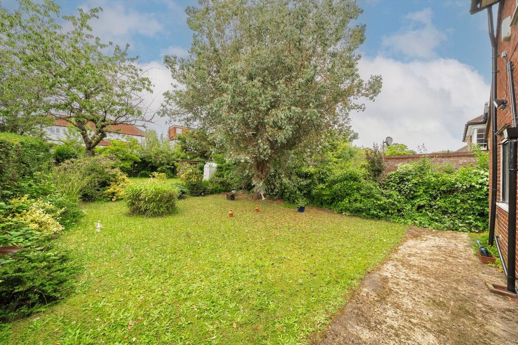 Property photo 2 of 11