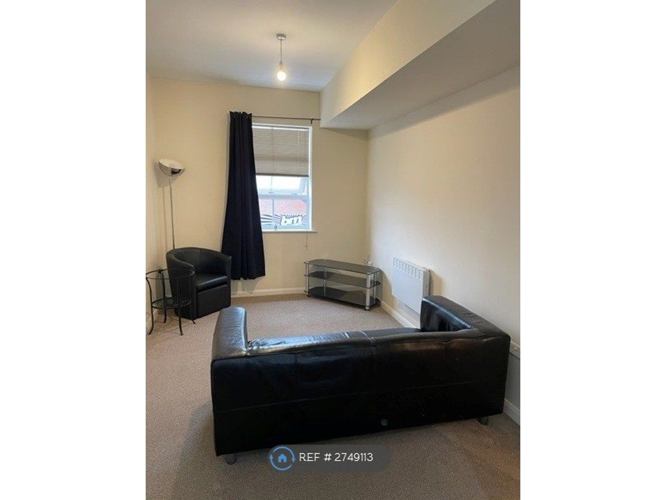 Property photo 3 of 10 Living Room