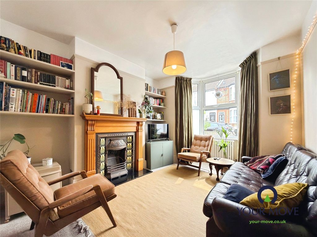Property photo 2 of 18 Picture No. 15
