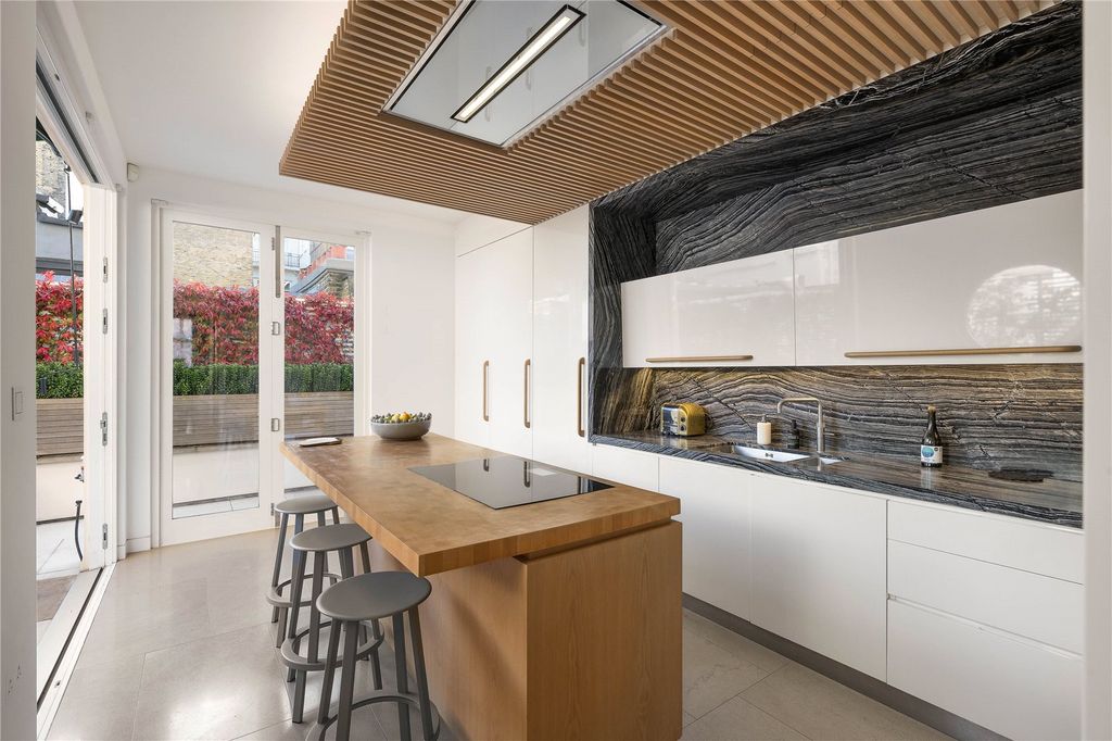 Property photo 3 of 13 Kitchen