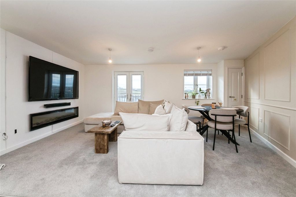 Property photo 2 of 12 Picture No. 16