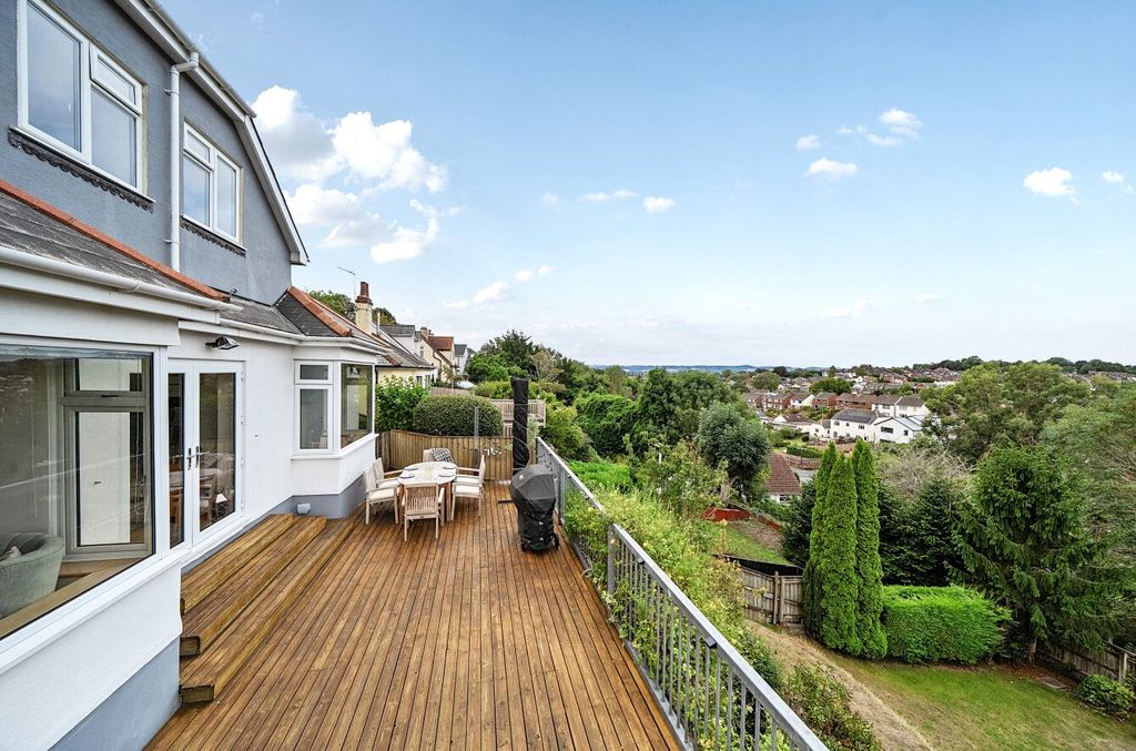 Property photo 2 of 11 Balcony