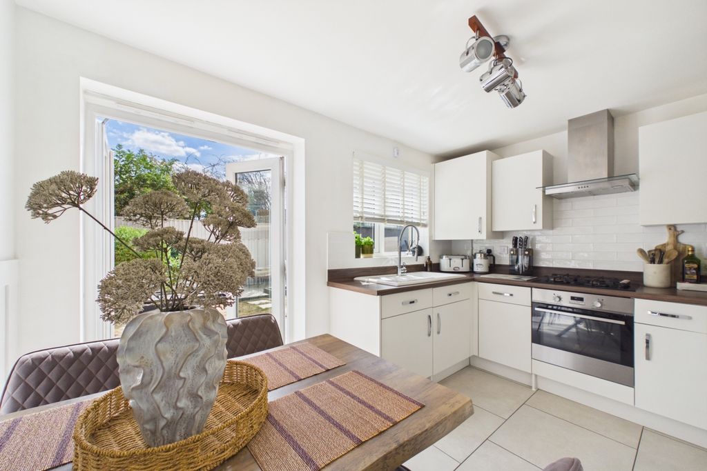 Property photo 3 of 15 Kitchen Diner