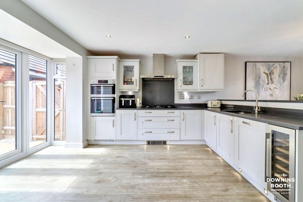 Property photo 2 of 30