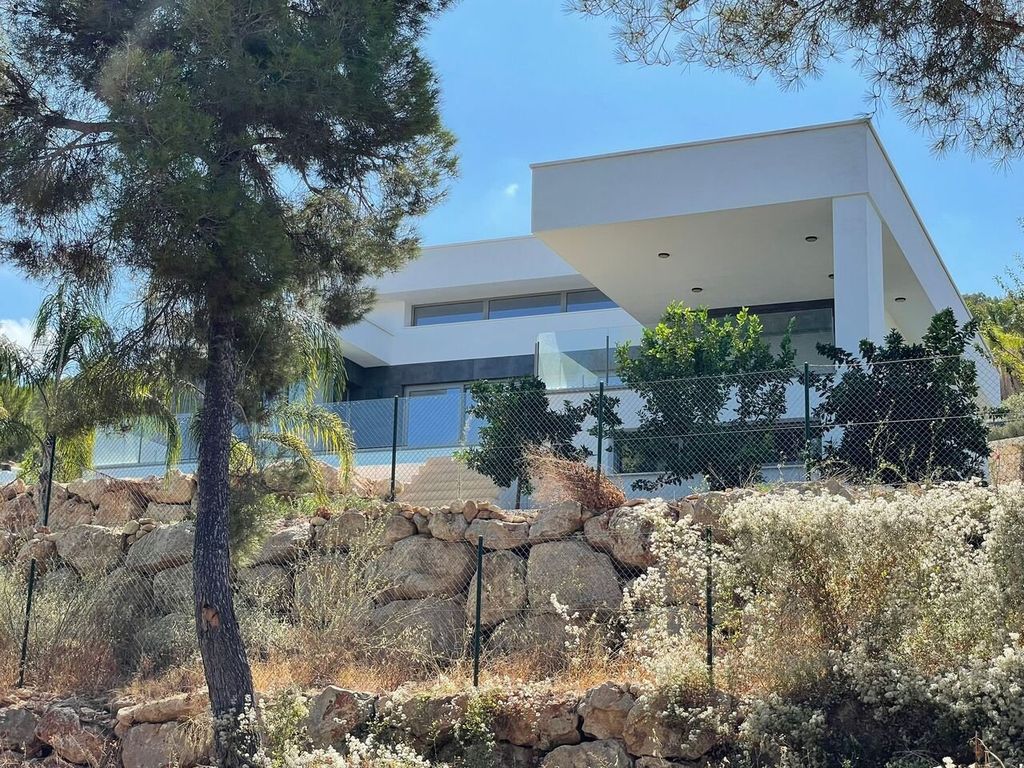 Property photo 1 of 21
