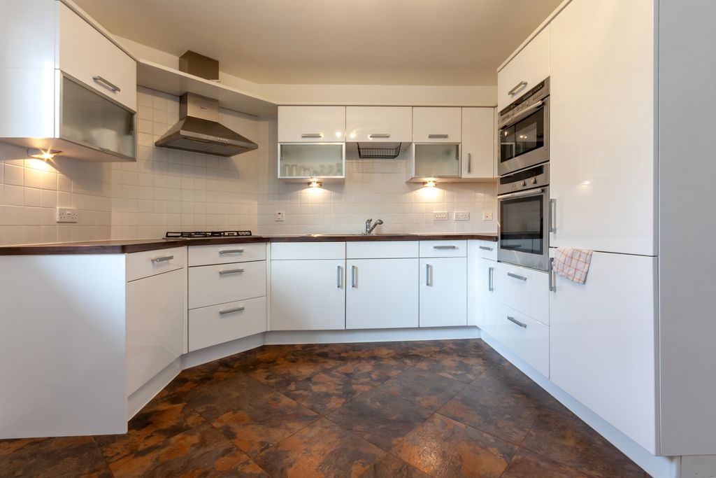 Property photo 2 of 22