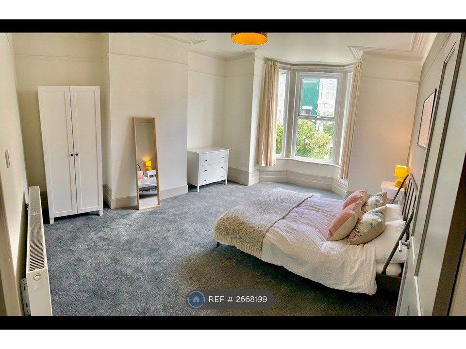 Property photo 3 of 13 Room 1