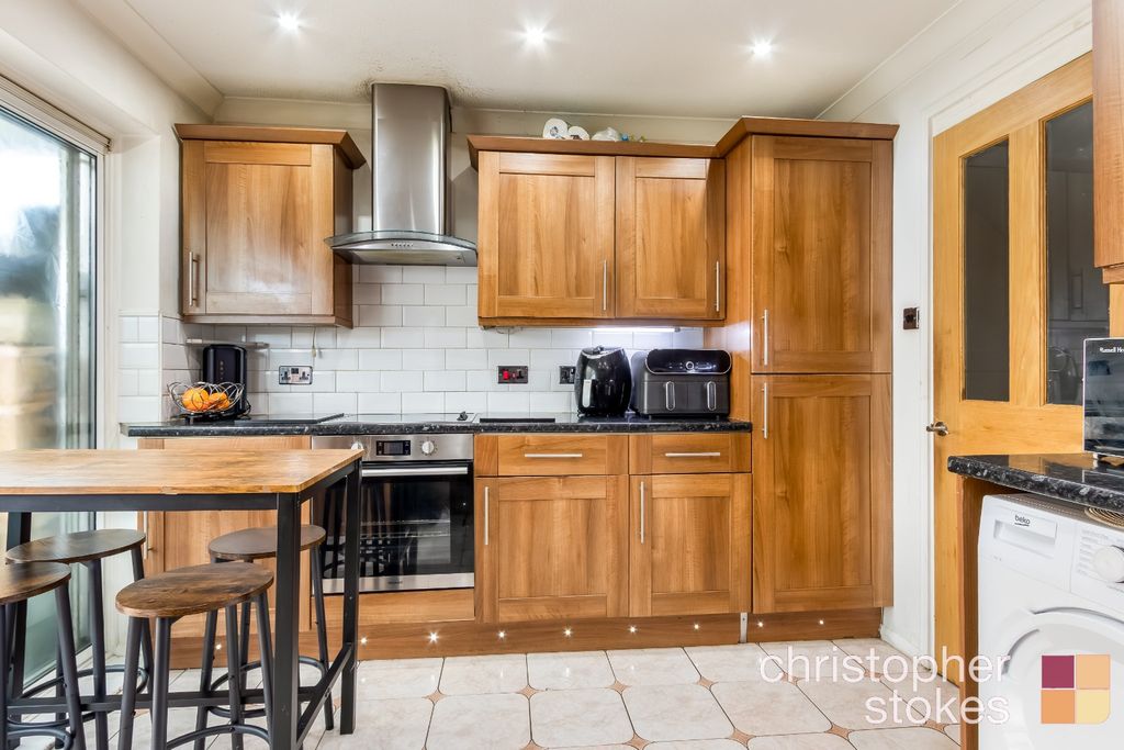 Property photo 3 of 16 4586993