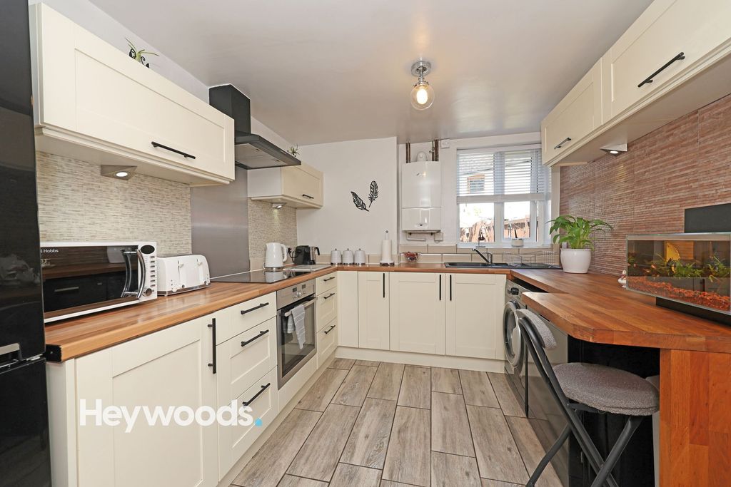 Property photo 3 of 27