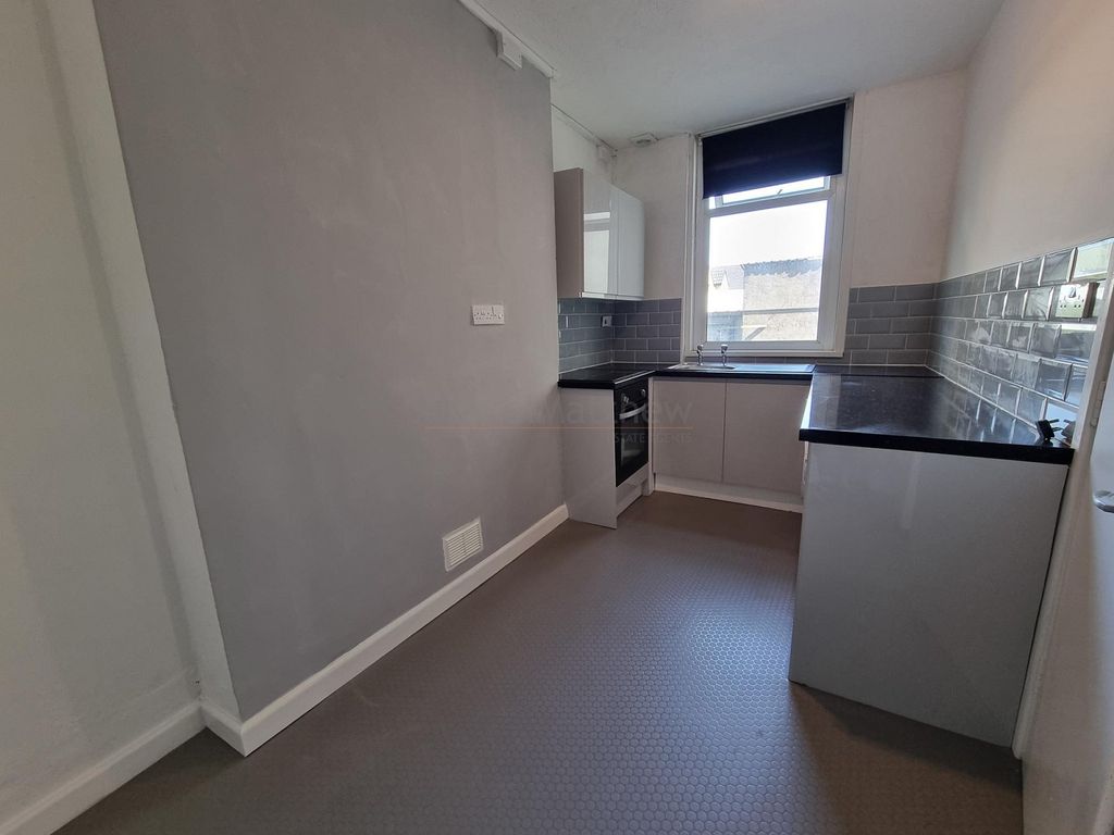 Property photo 3 of 7 Kitchen