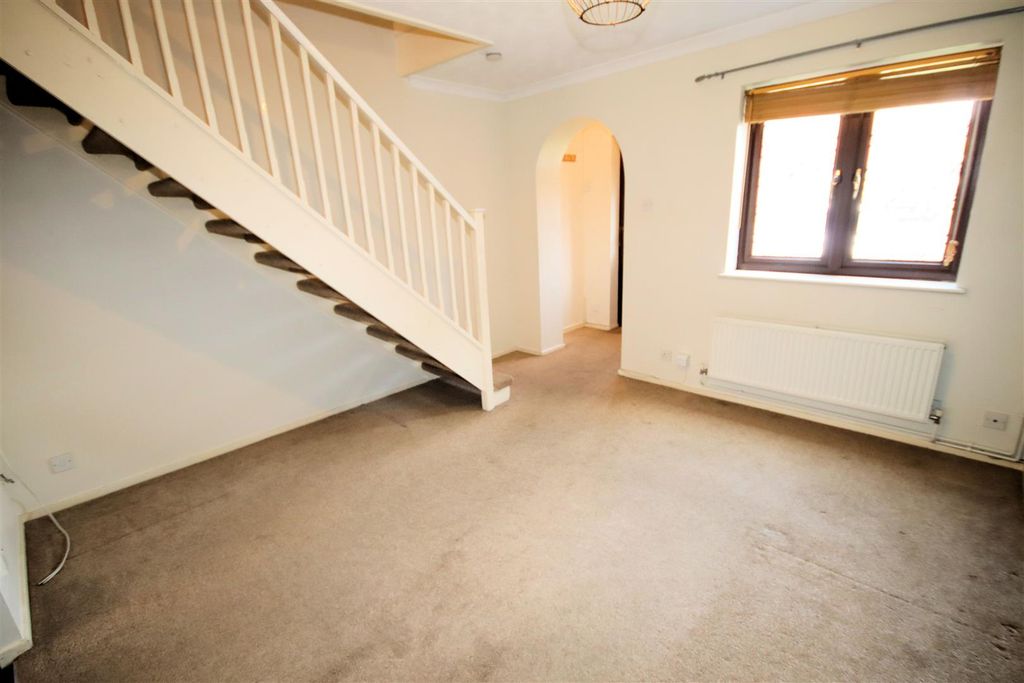 Property photo 3 of 18 Living Room