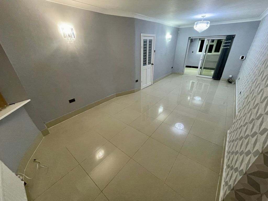 Property photo 3 of 18 Image