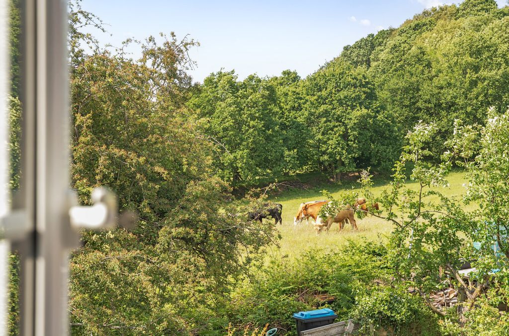Property photo 3 of 11 1302506-7-68406Ac...