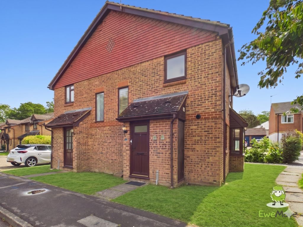 Property photo 1 of 9 Ewemove Estate Agents Basingstoke - Great Oaks Cha