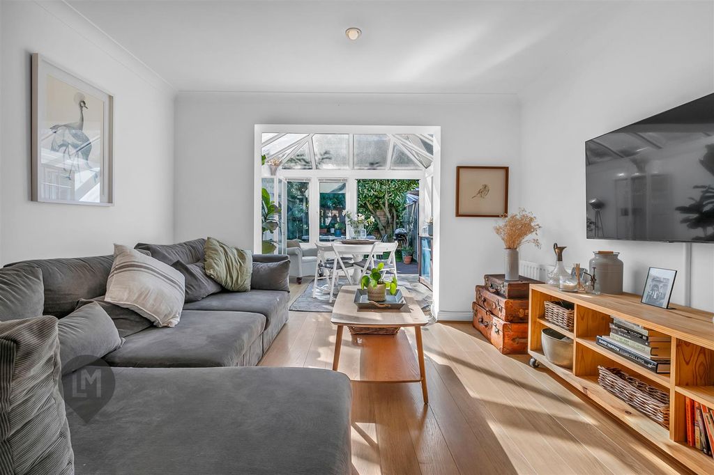 Property photo 2 of 10 Living Room