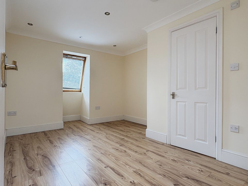 Property photo 3 of 8 4542224