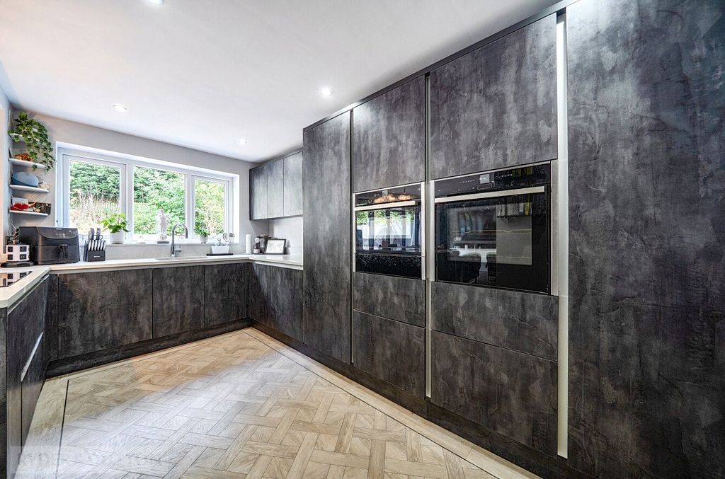 Property photo 3 of 16 Kitchen