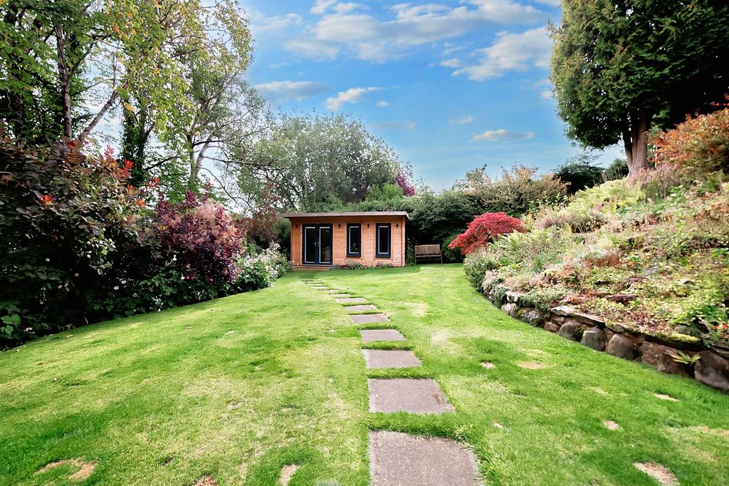 Property photo 3 of 39 Garden