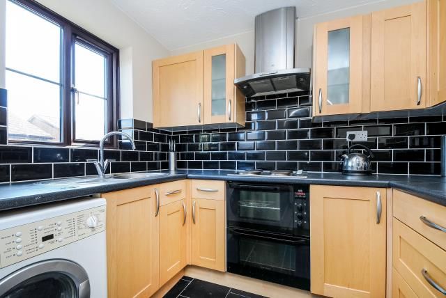 Property photo 2 of 9 Kitchen