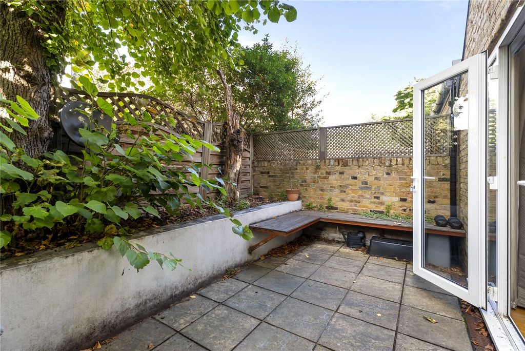Property photo 2 of 12 Picture No. 14