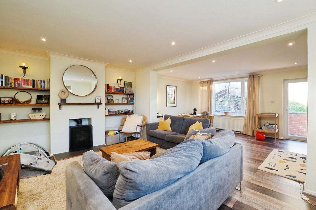 Property photo 2 of 17 Photo